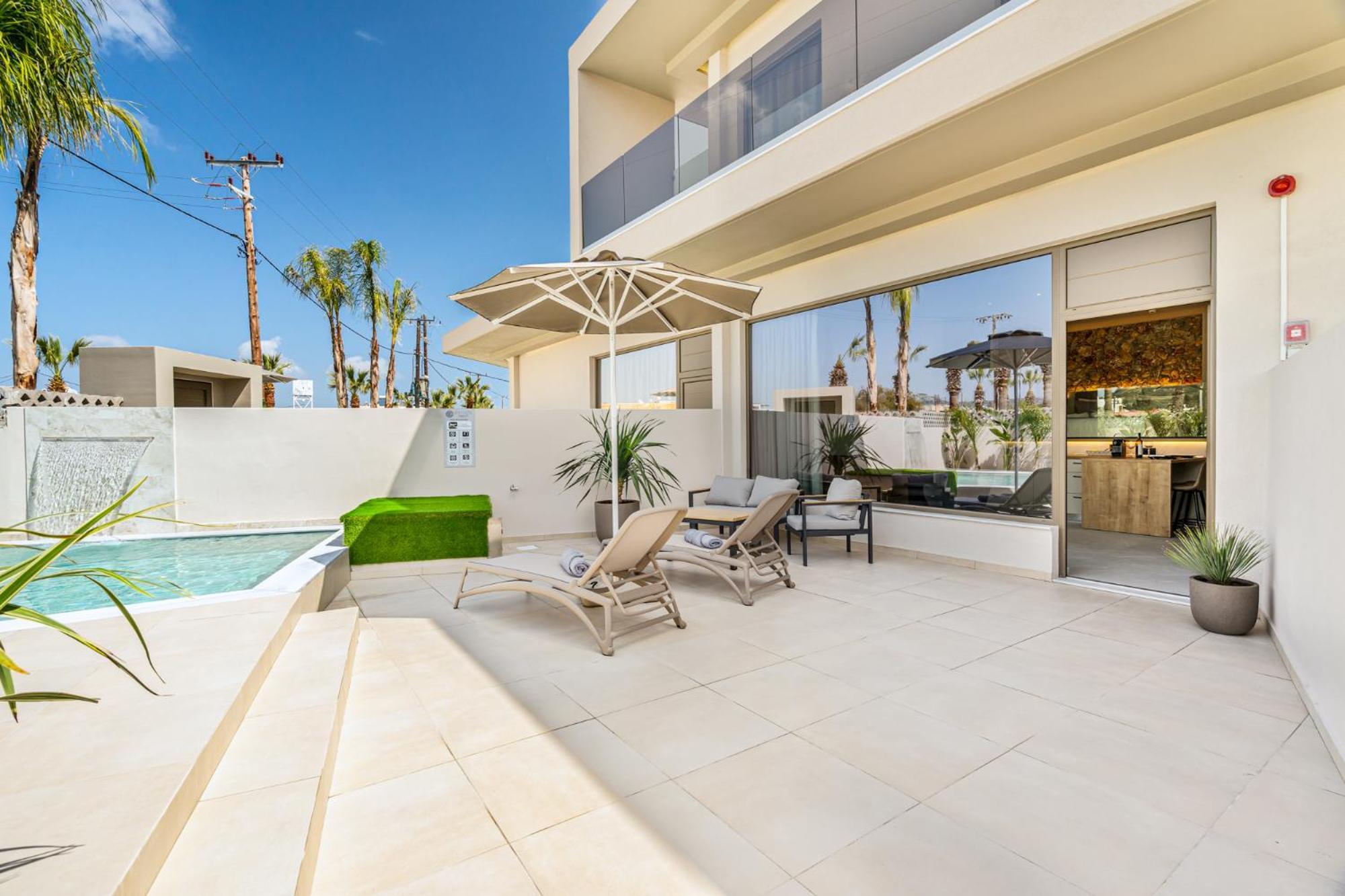 Pathos Seaside Suites فاليراكي الغرفة الصورة